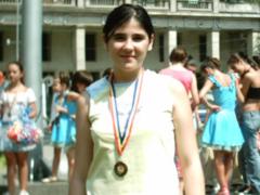 Capcaunul si Fratele mare - Ana-Maria Constantinescu - cu medalia obtinuta la a V-a editie a Festivalului de teatru pentru copii si tineret - Buftea 15 iulie 2004 - pentru povestea muzicala Motanul Incaltat