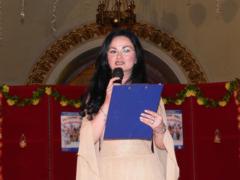 Mihaela Matei anunta inceperea spectacolului organizat cu ocazia lansarii CD-ului Andantino Scoala veseliei - 11 martie 2006