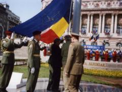 Andantino la inaltarea drapelului de Ziua NATO - 2-Apr-2004